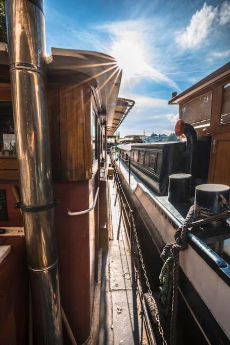 Classic Riverboat In The Center Of Parijs Buitenkant foto